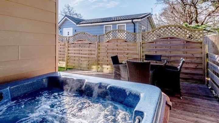 Hot tub holiday lodge in East Sussex
