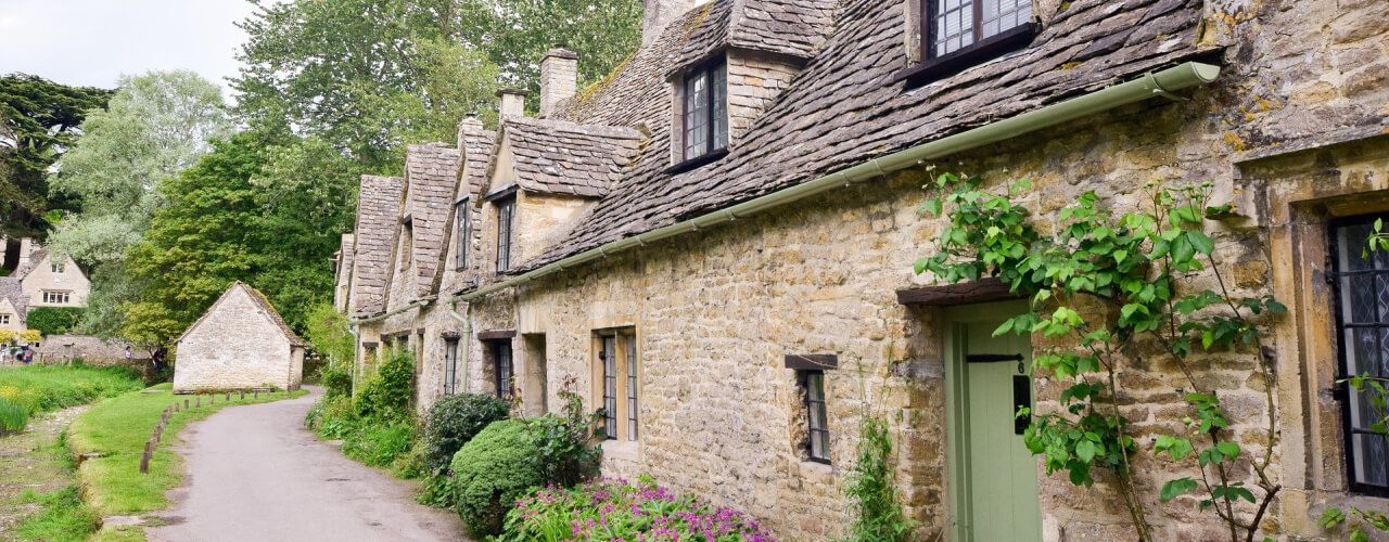 Traditional honey-coloured Cotswolds cottages