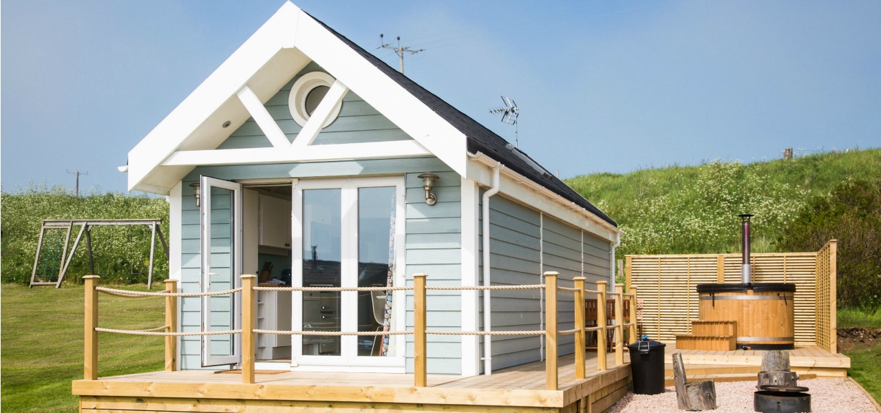 Deluxe Beach Hut with hot tub, Scotland
