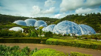eden project domes cornwall
