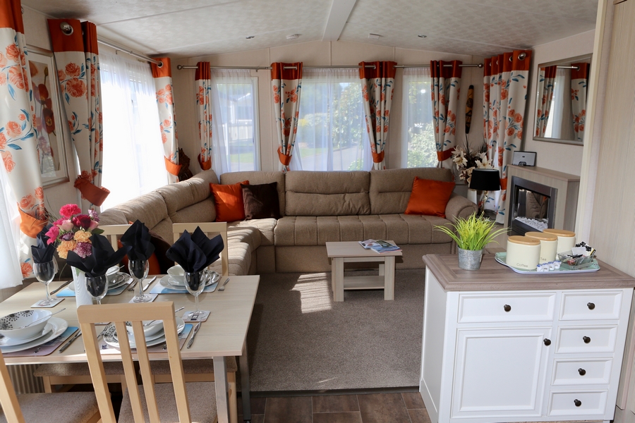 Platinum 2 Bed Pet Friendly Caravan with Deck, Cornwall Beach Resort, nr St Austell