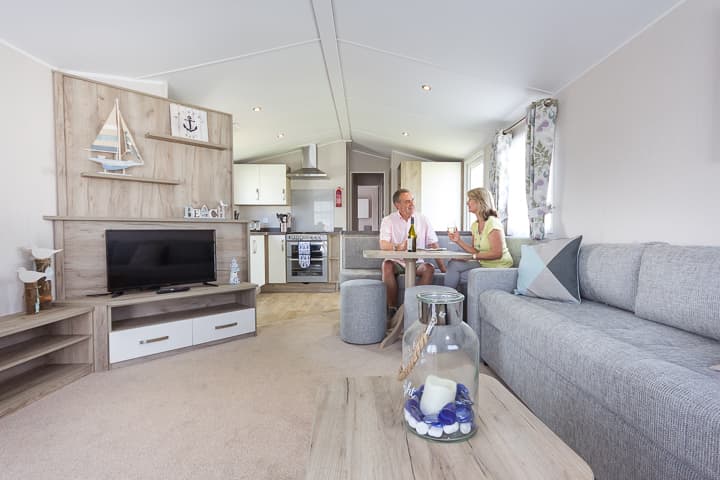 Superior 2-Bed Caravan, Pet Friendly, The Lakes Rookley, nr Ventnor