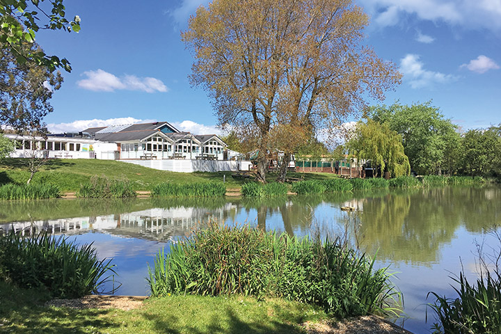 Premium 2-Bed Caravan, Pet Friendly, The Lakes Rookley, nr Ventnor