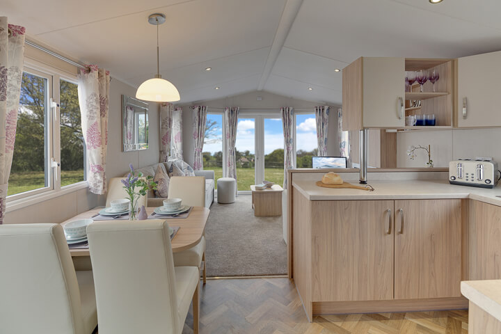 Premium 2-Bed Caravan with Hot Tub, The Lakes Rookley, nr Ventnor