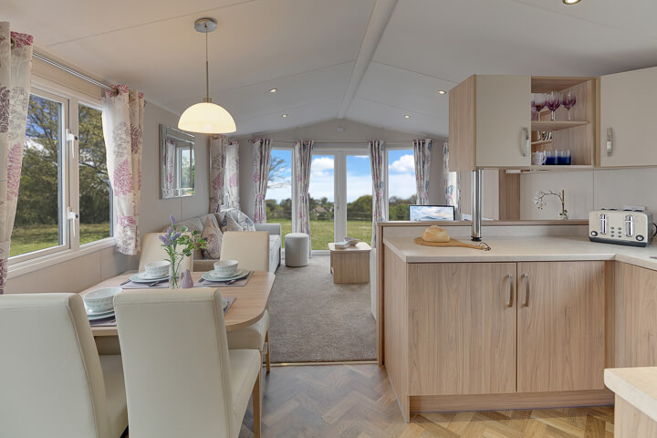 Premium 2-Bed Caravan with Hot Tub, The Lakes Rookley, nr Ventnor