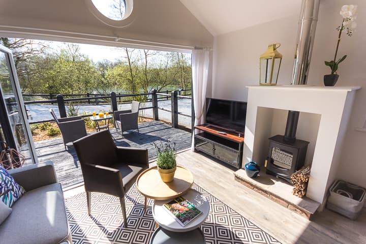 2-Bed Lakehouse, Pet Friendly, The Lakes Rookley, nr Ventnor