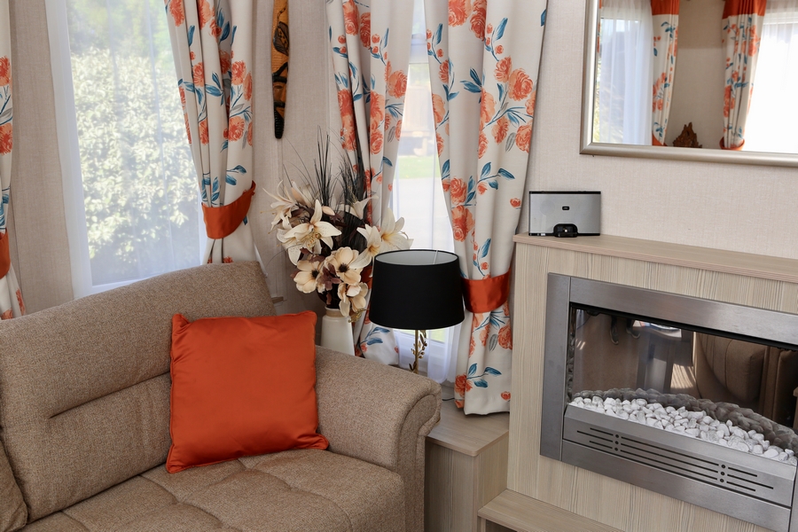 Platinum 2 Bed Caravan, Par Sands, Dog Friendly Platinum 2 Bed Caravan, Par Sands, Dog Friendly